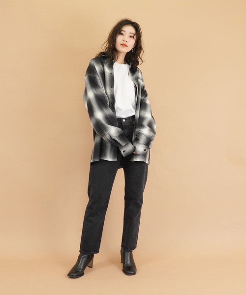Cal Top(キャルトップ)の「OMBRE CHECK L/S SHIRTS(シャツ/ブラウス・レディース・ネイビー/ブラウン/レッド/グリーン/ブラック×グレー/ブラック×ホワイト/グレー×ホワイト/ロイヤルブルー/サックスブルー/ネイビー×ホワイト/グレー系その他・S/M/L/XL)」の12枚目の写真