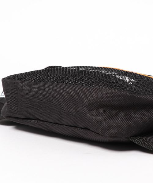 Dickies(ディッキーズ)の「WEGO/Dickies リフレクターテープウエストバッグ(ボディバッグ/ウエストポーチ・レディース・ブラック/ベージュ・FREE)」の4枚目の写真