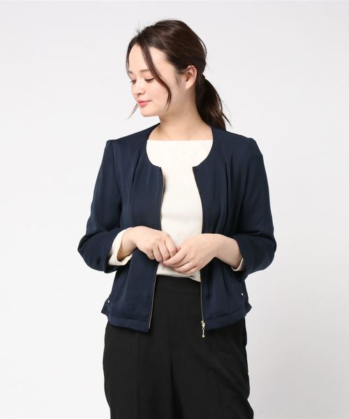 TRUDEA(トルディア)の「サテンブルゾン(ブルゾン・レディース・ベージュ/ネイビー・MEDIUM)」の2枚目の写真