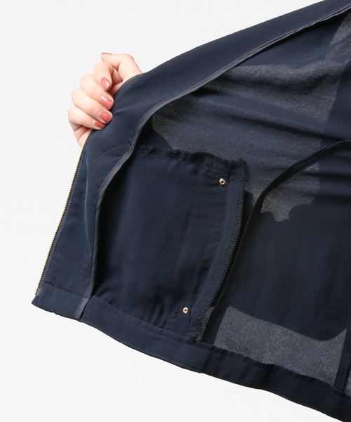 TRUDEA(トルディア)の「サテンブルゾン(ブルゾン・レディース・ベージュ/ネイビー・MEDIUM)」の3枚目の写真