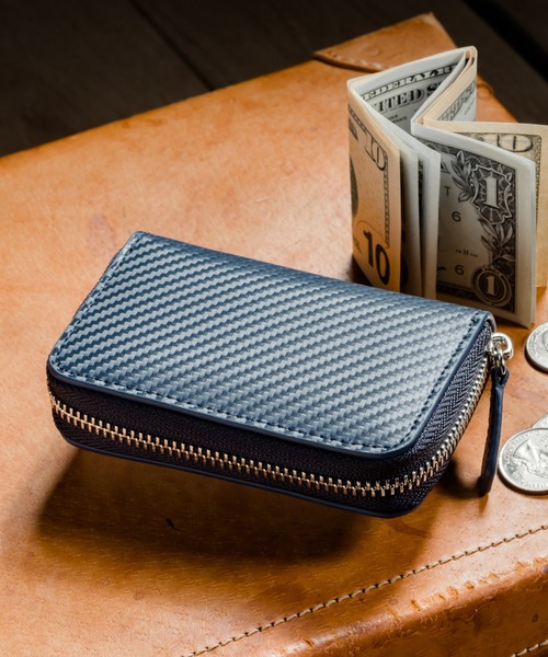 MURA(ムラ)の「ラウンドファスナー コードバン調/カーボン レザー コインケース(コインケース・メンズ・ブラック/ダークブラウン/ネイビー/グリーン/ワインレッド/ブラック系その他/ブルー系その他/キャメル・FREE)」の6枚目の写真