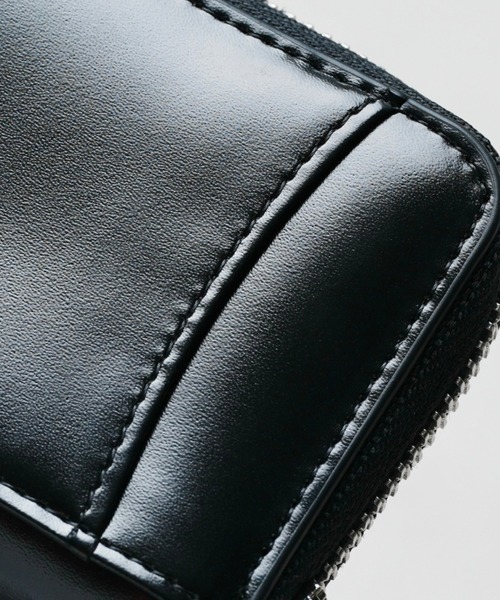 MURA(ムラ)の「ラウンドファスナー コードバン調/カーボン レザー コインケース(コインケース・メンズ・ブラック/ダークブラウン/ネイビー/グリーン/ワインレッド/ブラック系その他/ブルー系その他/キャメル・FREE)」の12枚目の写真