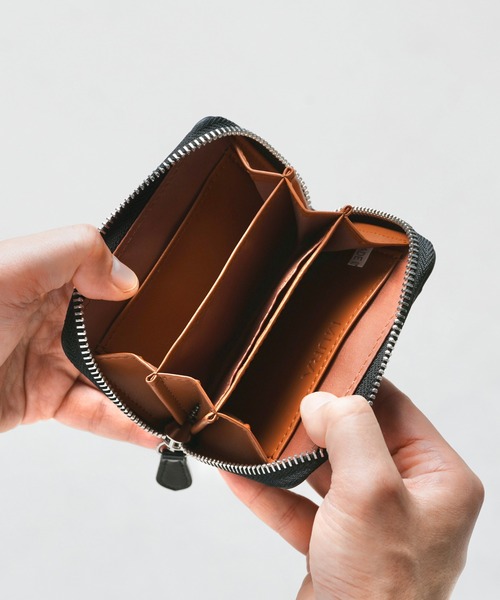 MURA(ムラ)の「ラウンドファスナー コードバン調/カーボン レザー コインケース(コインケース・メンズ・ブラック/ダークブラウン/ネイビー/グリーン/ワインレッド/ブラック系その他/ブルー系その他/キャメル・FREE)」の17枚目の写真