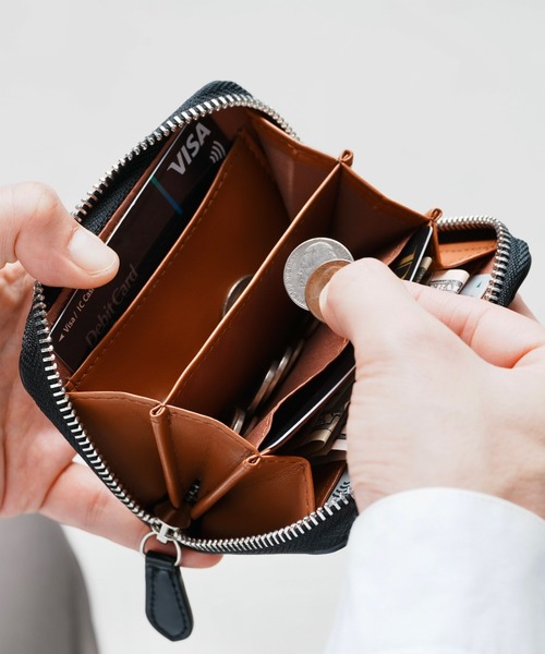 MURA(ムラ)の「ラウンドファスナー コードバン調/カーボン レザー コインケース(コインケース・メンズ・ブラック/ダークブラウン/ネイビー/グリーン/ワインレッド/ブラック系その他/ブルー系その他/キャメル・FREE)」の22枚目の写真