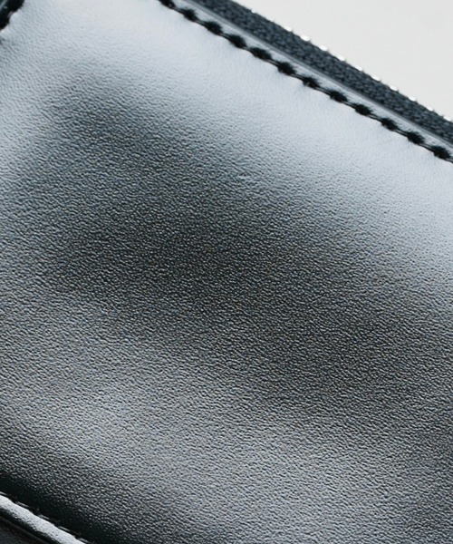 MURA(ムラ)の「ラウンドファスナー コードバン調/カーボン レザー コインケース(コインケース・メンズ・ブラック/ダークブラウン/ネイビー/グリーン/ワインレッド/ブラック系その他/ブルー系その他/キャメル・FREE)」の11枚目の写真