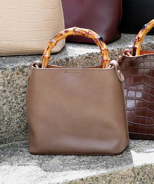 KOBE LETTUCE（コウベレタス）の「ミニポーチ付きバンブーハンドル2wayショルダーバッグ（ショルダーバッグ・レディース・ブラック/ボルドー/ブラウン系その他/ベージュ系その他/グレイッシュベージュ・FREE）」の4枚目の写真