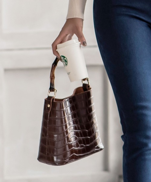 KOBE LETTUCE（コウベレタス）の「ミニポーチ付きバンブーハンドル2wayショルダーバッグ（ショルダーバッグ・レディース・ブラック/ボルドー/ブラウン系その他/ベージュ系その他/グレイッシュベージュ・FREE）」の7枚目の写真