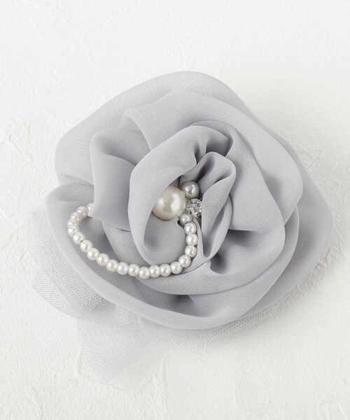 SHOO・LA・RUE（シューラルー）の「【入卒/セレモニー】チュールローズコサージュ（ブローチ/コサージュ・レディース・ネイビー/アイボリー/ピンク系/ピンク系5/アイボリー系/グレー系/グレー系1/ピンク系6/ホワイト系4/ネイビー系1/ホワイト系5/ネイビー系2/ピンク系7/グレー系2・00）」の5枚目の写真