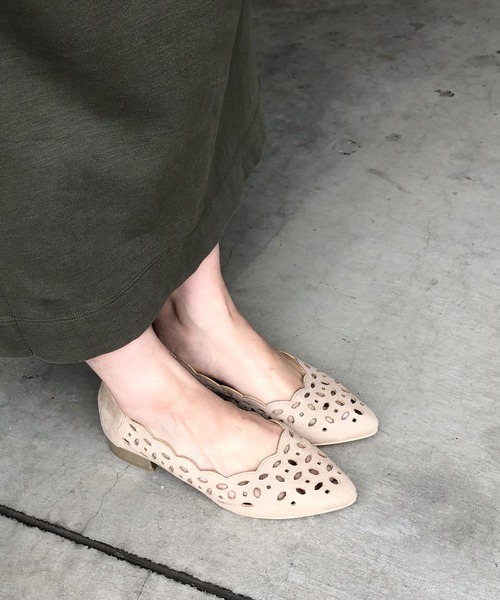 RiiiKa(リーカ)の「カットワークポインテッドトゥパンプス ブロックヒール【RiiiKa/リーカ】(パンプス・レディース・ブラック/ベージュ/ネイビー/グレー・LL/S/M/L)」の5枚目の写真