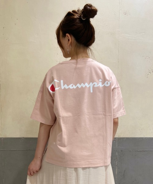Champion(チャンピオン)の「【Champion】バックプリントゆるTシャツ(Tシャツ/カットソー・レディース・ライトピンク/ブラック/ホワイト・L/M)」の3枚目の写真
