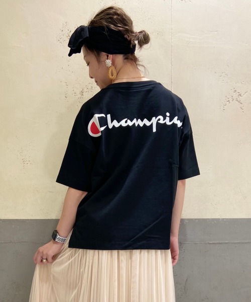 Champion(チャンピオン)の「【Champion】バックプリントゆるTシャツ(Tシャツ/カットソー・レディース・ライトピンク/ブラック/ホワイト・L/M)」の2枚目の写真