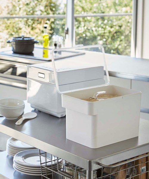 212 KITCHEN STORE（トゥワントゥキッチンストア）の「密閉シンク下米ビツ 5kg 計量カップ付 山崎実業 ＜tower タワー＞（キッチンツール・レディース・その他・00）」の6枚目の写真