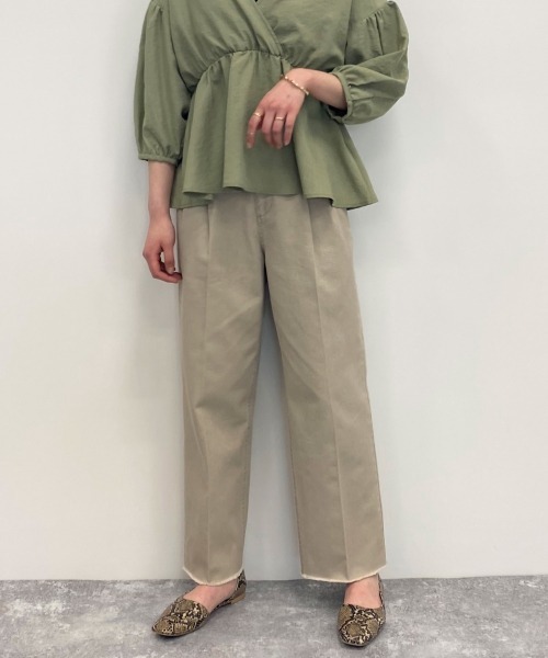 LOWRYS FARM（ローリーズファーム）の「カツラギハイウエストパンツ　885948（その他パンツ・レディース・ベージュ/グリーン/アイボリー・MEDIUM/LARGE）」の12枚目の写真