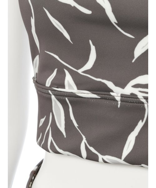 emmi atelier - ★新品★  emmi yoga パウダリーフラワー ブラトップ+レギンス emmi（エミ）の「【emmi yoga】online限定パウダリーフラワー
