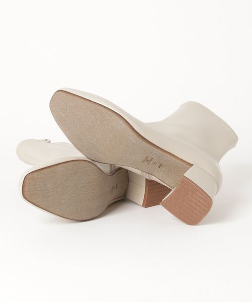 artemis by DIANA（アルテミスバイダイアナ）の「チャンキーヒールストレッチショートブーツ（ブーツ・レディース・ベージュ・L/M/XL/S）」の3枚目の写真