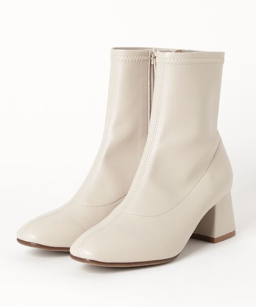 artemis by DIANA（アルテミスバイダイアナ）の「チャンキーヒールストレッチショートブーツ（ブーツ・レディース・ベージュ・L/M/XL/S）」の8枚目の写真