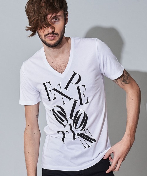 NO ID.(ノーアイディ)の「mt7141- メッセージプリントV-N-T Tシャツ(Tシャツ/カットソー・メンズ・ホワイト/ブラック/グレー・1/2)」の1枚目の写真
