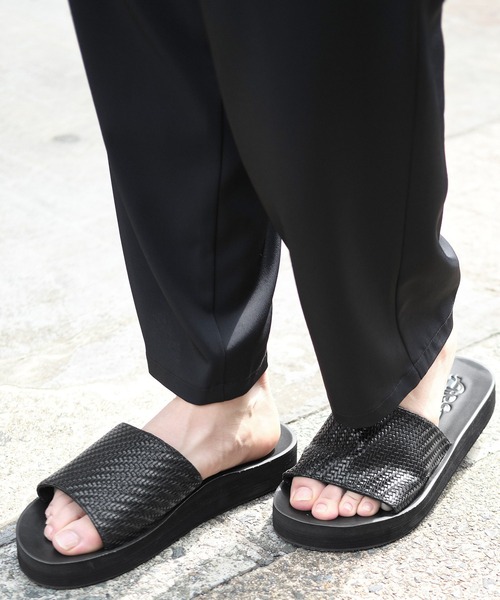 AiRS（エアーズ）の「AiRS/エアーズ 別注 ワンストラップ PUレザーコンフォートサンダル（サンダル・レディース・ホワイト/ブラック/ブラウン/スモークグレー/ブラック系その他/グレイッシュベージュ・23cm/24cm/25cm/26cm/27cm）」の14枚目の写真