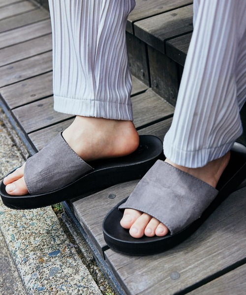 AiRS（エアーズ）の「AiRS/エアーズ 別注 ワンストラップ PUレザーコンフォートサンダル（サンダル・レディース・ホワイト/ブラック/ブラウン/スモークグレー/ブラック系その他/グレイッシュベージュ・23cm/24cm/25cm/26cm/27cm）」の16枚目の写真