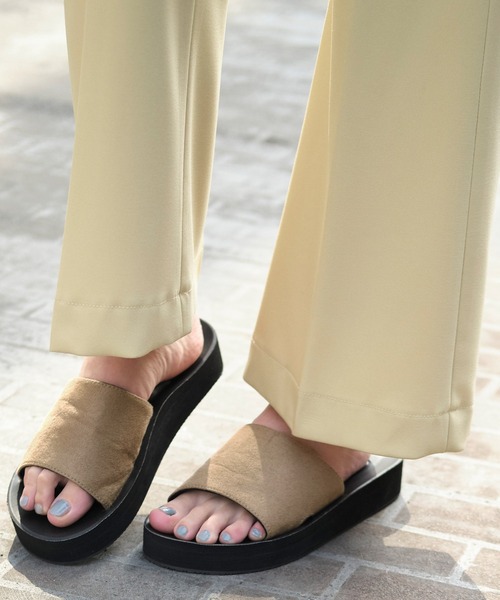 AiRS（エアーズ）の「AiRS/エアーズ 別注 ワンストラップ PUレザーコンフォートサンダル（サンダル・レディース・ホワイト/ブラック/ブラウン/スモークグレー/ブラック系その他/グレイッシュベージュ・23cm/24cm/25cm/26cm/27cm）」の22枚目の写真