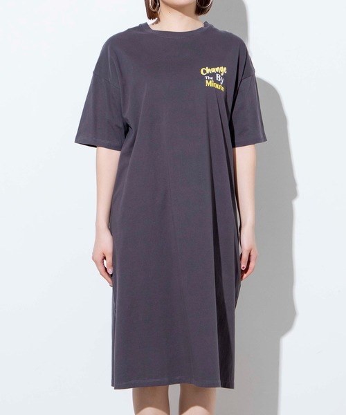 WEGO（ウィゴー）の「WEGO/プリントスリットロングワンピース（ワンピース・レディース・スミクロ/ブルー/ホワイト/ネイビー/ライトベージュ/ホワイト系その他・FREE）」の21枚目の写真