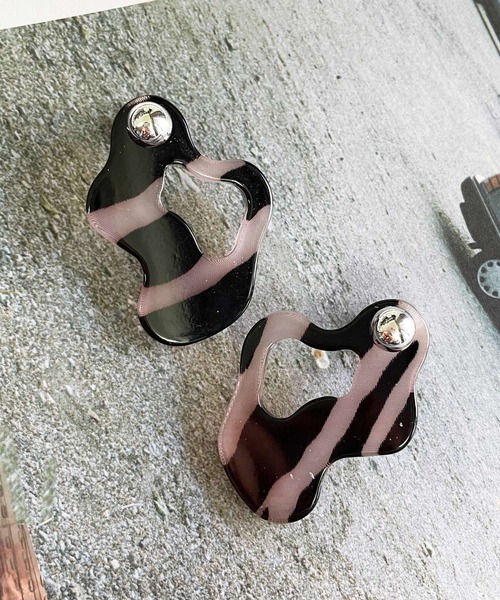 Ein（アイン）の「Ein/うねうねサークルピアス（ピアス（両耳用）・レディース・ブラック/ブラウン/シルバー/ゴールド/オレンジ/ブルー/その他2/その他3/ブラック系その他/オレンジ系その他/その他1・FREE）」の3枚目の写真