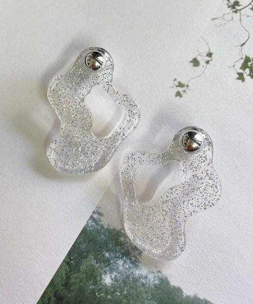 Ein（アイン）の「Ein/うねうねサークルピアス（ピアス（両耳用）・レディース・ブラック/ブラウン/シルバー/ゴールド/オレンジ/ブルー/その他2/その他3/ブラック系その他/オレンジ系その他/その他1・FREE）」の7枚目の写真