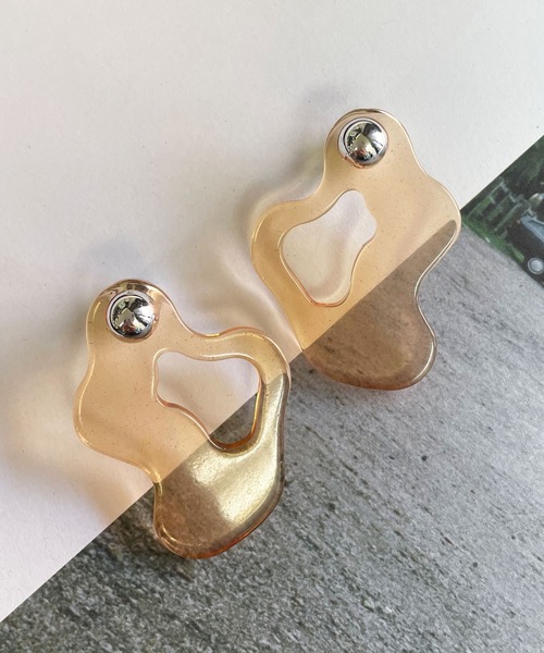 Ein（アイン）の「Ein/うねうねサークルピアス（ピアス（両耳用）・レディース・ブラック/ブラウン/シルバー/ゴールド/オレンジ/ブルー/その他2/その他3/ブラック系その他/オレンジ系その他/その他1・FREE）」の5枚目の写真