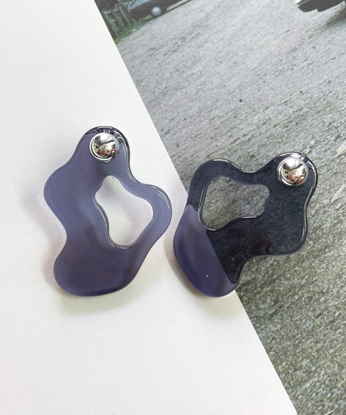 Ein（アイン）の「Ein/うねうねサークルピアス（ピアス（両耳用）・レディース・ブラック/ブラウン/シルバー/ゴールド/オレンジ/ブルー/その他2/その他3/ブラック系その他/オレンジ系その他/その他1・FREE）」の4枚目の写真