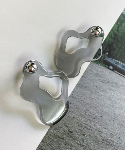 Ein（アイン）の「Ein/うねうねサークルピアス（ピアス（両耳用）・レディース・ブラック/ブラウン/シルバー/ゴールド/オレンジ/ブルー/その他2/その他3/ブラック系その他/オレンジ系その他/その他1・FREE）」の2枚目の写真