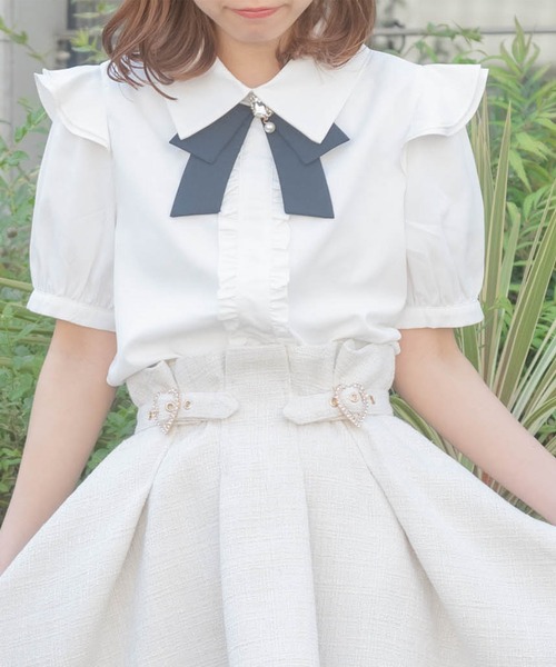 ROJITA（ロジータ）の「ブローチ付き飾りリボンブラウス（シャツ/ブラウス・レディース・ベージュ/ピンク/ホワイト・FREE）」の2枚目の写真