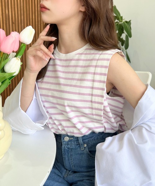 moment+（モーメントプラス）の「綿100％天竺.無地＆ボーダーショルダータックノースリーブTシャツ（タンクトップ・レディース・ブラック/ベージュ/オフホワイト/杢グレー/グレイッシュベージュ/グリーン/クリアグリーン/ターコイズブルー/イエロー×グリーン/ピンク/オレンジ/モカ/ラベンダー/ベージュ系その他/レッド/ブラック系その他/ブルー/グレー/オートミール/チャコールグレー・M/L）」の18枚目の写真