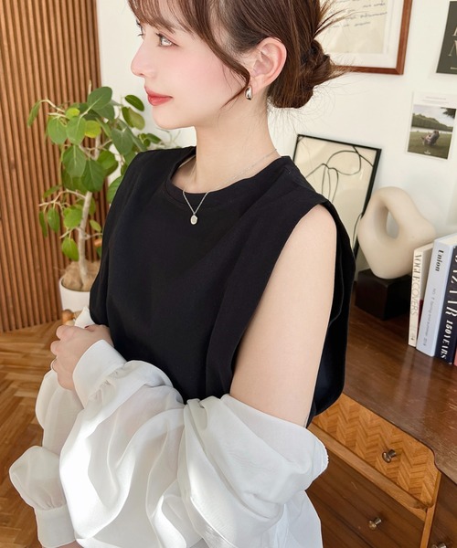 moment+（モーメントプラス）の「綿100％天竺.無地＆ボーダーショルダータックノースリーブTシャツ（タンクトップ・レディース・ブラック/ベージュ/オフホワイト/杢グレー/グレイッシュベージュ/グリーン/クリアグリーン/ターコイズブルー/イエロー×グリーン/ピンク/オレンジ/モカ/ラベンダー/ベージュ系その他/レッド/ブラック系その他/ブルー/グレー/オートミール/チャコールグレー・M/L）」の22枚目の写真