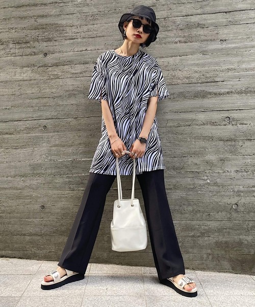 PAGEBOY(ページボーイ)の「スリットデザインBIGTシャツ(Tシャツ/カットソー・レディース・ブラック/オフホワイト/ゼブラ・FREE)」の15枚目の写真