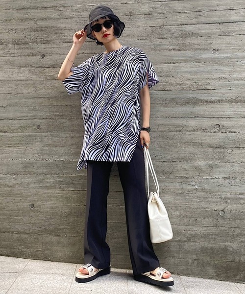 PAGEBOY(ページボーイ)の「スリットデザインBIGTシャツ(Tシャツ/カットソー・レディース・ブラック/オフホワイト/ゼブラ・FREE)」の16枚目の写真