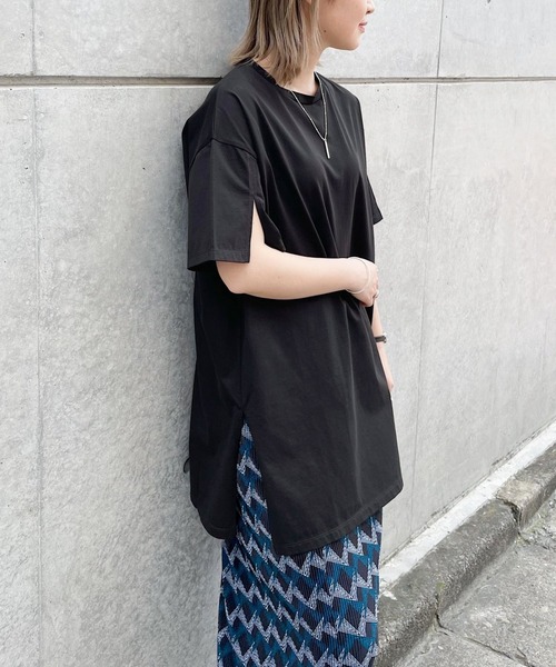 PAGEBOY(ページボーイ)の「スリットデザインBIGTシャツ(Tシャツ/カットソー・レディース・ブラック/オフホワイト/ゼブラ・FREE)」の5枚目の写真