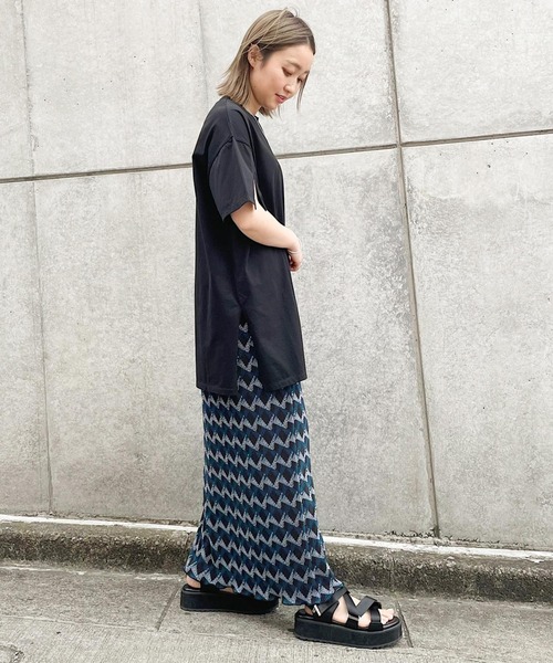 PAGEBOY(ページボーイ)の「スリットデザインBIGTシャツ(Tシャツ/カットソー・レディース・ブラック/オフホワイト/ゼブラ・FREE)」の8枚目の写真