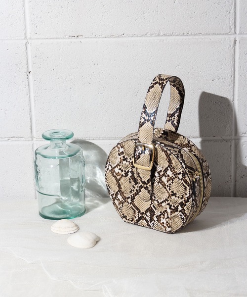 me+em select（ミームセレクト）の「【 2WAY 】サークルクロコハンドルショルダーバッグ（ショルダーバッグ・レディース・ブラック/ベージュ/キャメル/ベージュ×ブラック・FREE）」の18枚目の写真