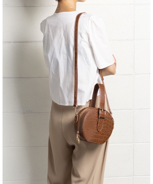 me+em select（ミームセレクト）の「【 2WAY 】サークルクロコハンドルショルダーバッグ（ショルダーバッグ・レディース・ブラック/ベージュ/キャメル/ベージュ×ブラック・FREE）」の10枚目の写真