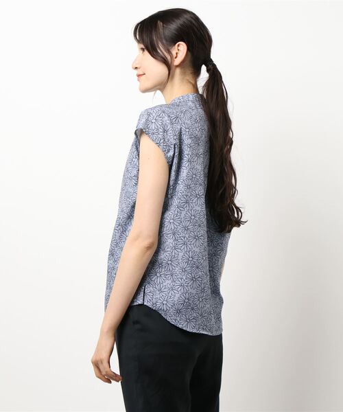 Te chichi TERRASSE（テチチテラス）の「花柄刺繍風プリントブラウス（シャツ/ブラウス・レディース・オフホワイト/チャコール/ブルー・ﾌﾘ-）」の5枚目の写真