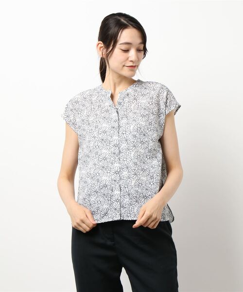 Te chichi TERRASSE（テチチテラス）の「花柄刺繍風プリントブラウス（シャツ/ブラウス・レディース・オフホワイト/チャコール/ブルー・ﾌﾘ-）」の6枚目の写真