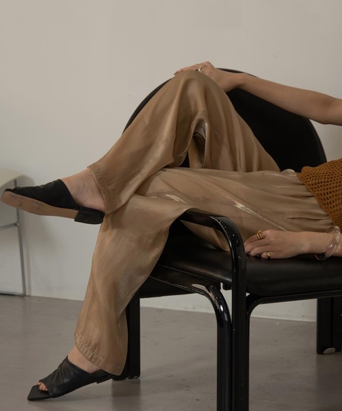 Amiur（エミレ）の「crape satin pants（その他パンツ・レディース・ベージュ/グレー/マスタード・FREE）」の6枚目の写真