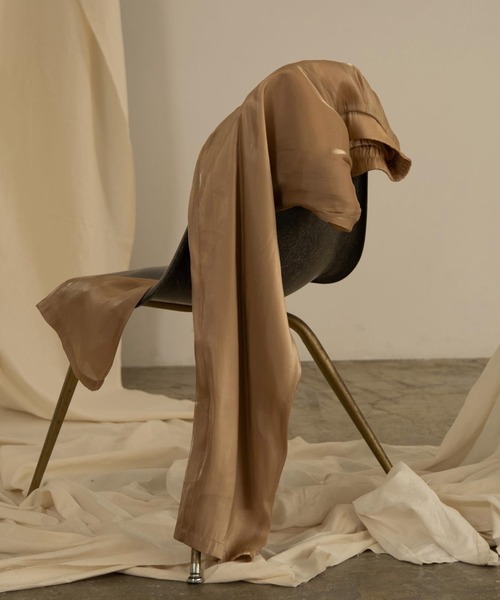 Amiur（エミレ）の「crape satin pants（その他パンツ・レディース・ベージュ/グレー/マスタード・FREE）」の17枚目の写真