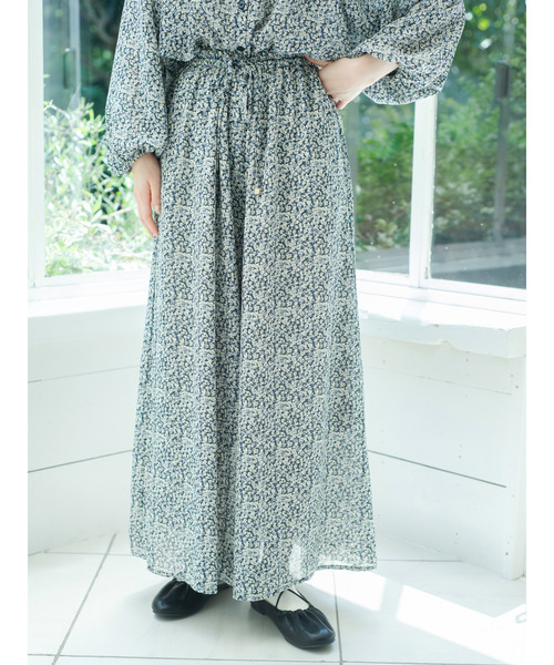 ehka sopo（エヘカソポ）の「【まる×ehka sopo】小花柄パンツ（その他パンツ・レディース・ネイビー/ベージュ・ﾌﾘ-）」の2枚目の写真