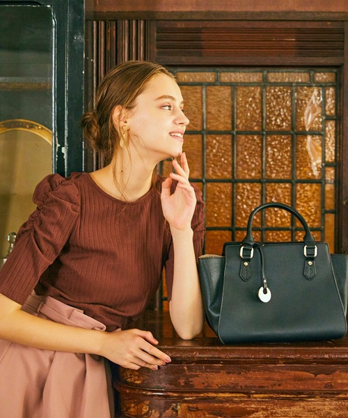 BE RADIANCE（ビーラディエンス）の「Backリボンカットトップス（Tシャツ/カットソー・レディース・ブラウン/ブラック・FREE）」の5枚目の写真