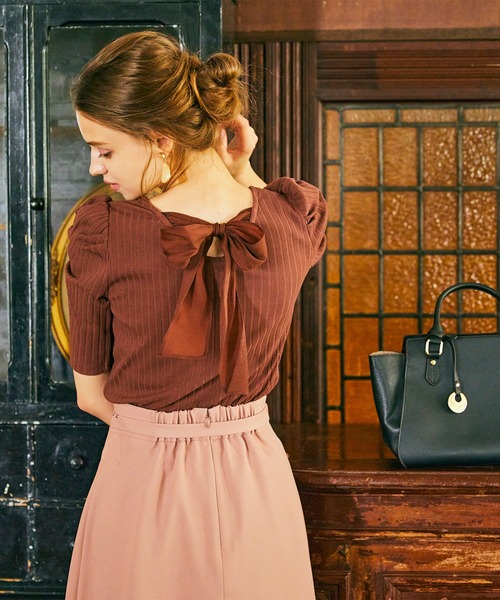 BE RADIANCE（ビーラディエンス）の「Backリボンカットトップス（Tシャツ/カットソー・レディース・ブラウン/ブラック・FREE）」の6枚目の写真