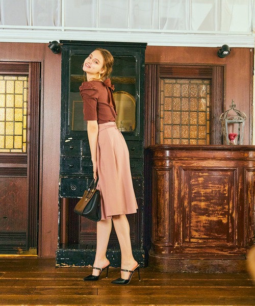 BE RADIANCE（ビーラディエンス）の「Backリボンカットトップス（Tシャツ/カットソー・レディース・ブラウン/ブラック・FREE）」の3枚目の写真