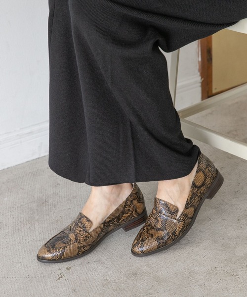 LEPSIM（レプシィム）の「フェイクファー中敷きローファー　236250（ローファー・レディース・ブラック/パイソン・MEDIUM/LARGE）」の4枚目の写真