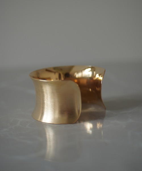 Port(ポート)の「ワイド カーブ バングル(バングル/リストバンド・レディース・シルバー/ゴールド・FREE)」の7枚目の写真