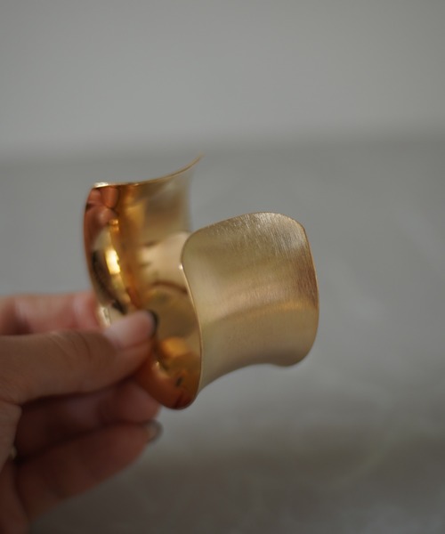 Port(ポート)の「ワイド カーブ バングル(バングル/リストバンド・レディース・シルバー/ゴールド・FREE)」の8枚目の写真